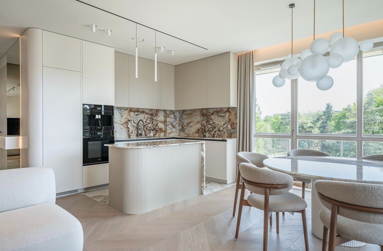 Custom kitchen furniture – kitchen with island and integrated appliances
