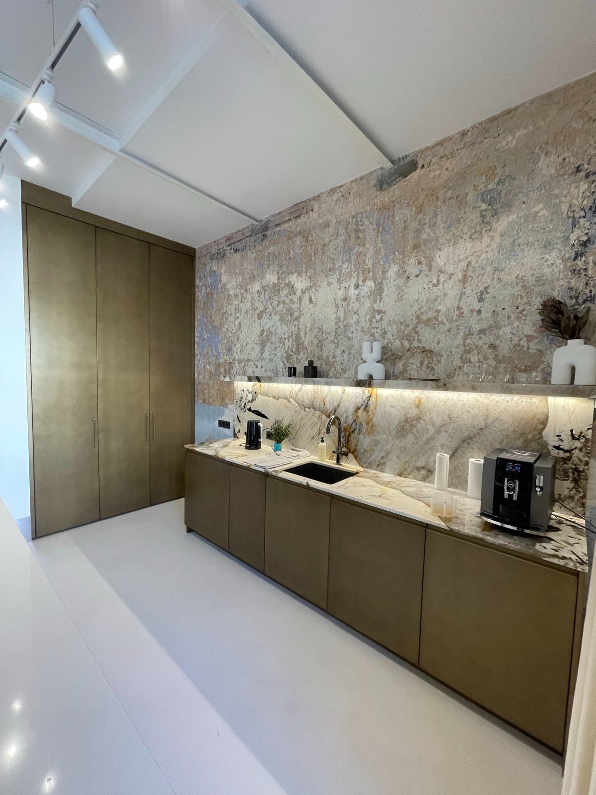 Čiurlionio Apartment – custom furniture, photo 13 – Estubos Baldai